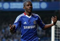 Torcida do Chelsea se impressiona com atual forma física de Ramires; veja