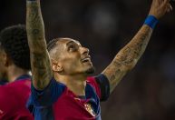 Decisivo: Raphinha garante o Barcelona nas quartas da Champions League