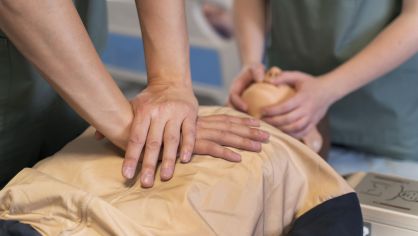 Massagem de reanimação cardiopulmonar (RCP) deve ser feita em uma frequência entre 100 e 120 BPM