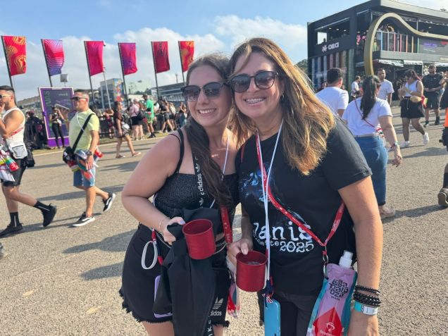 Isadora e Regiane: sem dormir direito pela expectativa de ver Alanis Morissette • Ana Beatriz Dias/CNN