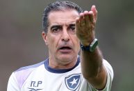John Textor nega "pressão interna" por saída de Renato Paiva do Botafogo