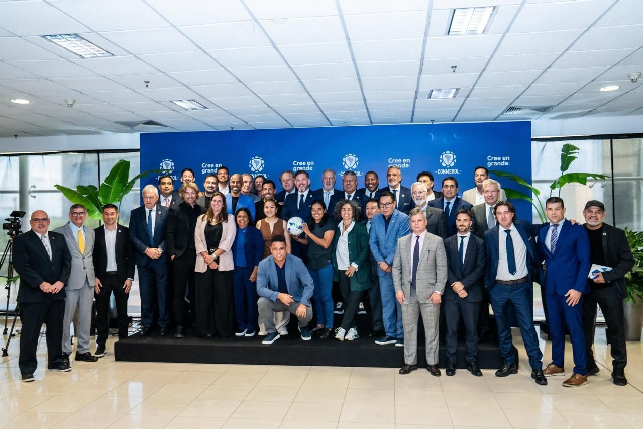 Reunião da Conmebol contou com diversos nomes do futebol sul-americano • Divulgação/Conmebol
