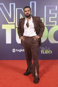 Ator Ricardo Teodoro, que interpreta Olavo, na festa de lançamento do remake de &quot;Vale Tudo&quot;