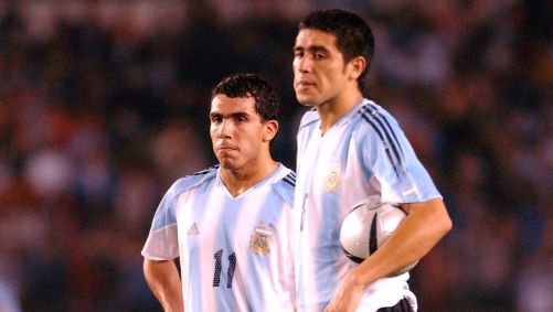 Riquelme e Tevez em jogo das Eliminatórias para a Copa de 2006