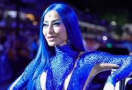 Sabrina Sato posa com cabelo azul em 1ª dia na Sapucaí; veja fotos