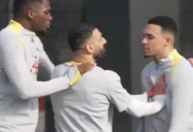 Salah e Alexander-Arnold protagonizam momento tenso em treino do Liverpool