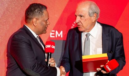 Menin é homenageado pela CNN Internacional em festa de 5 anos do canal