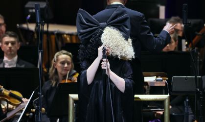 Sia estava casada com Daniel Bernard há dois anos
