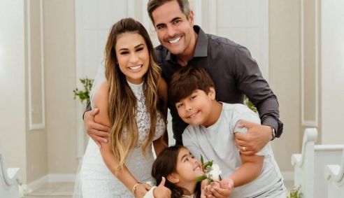Simone Mendes e Kaká Diniz renovam votos de casamento ao lado dos filhos