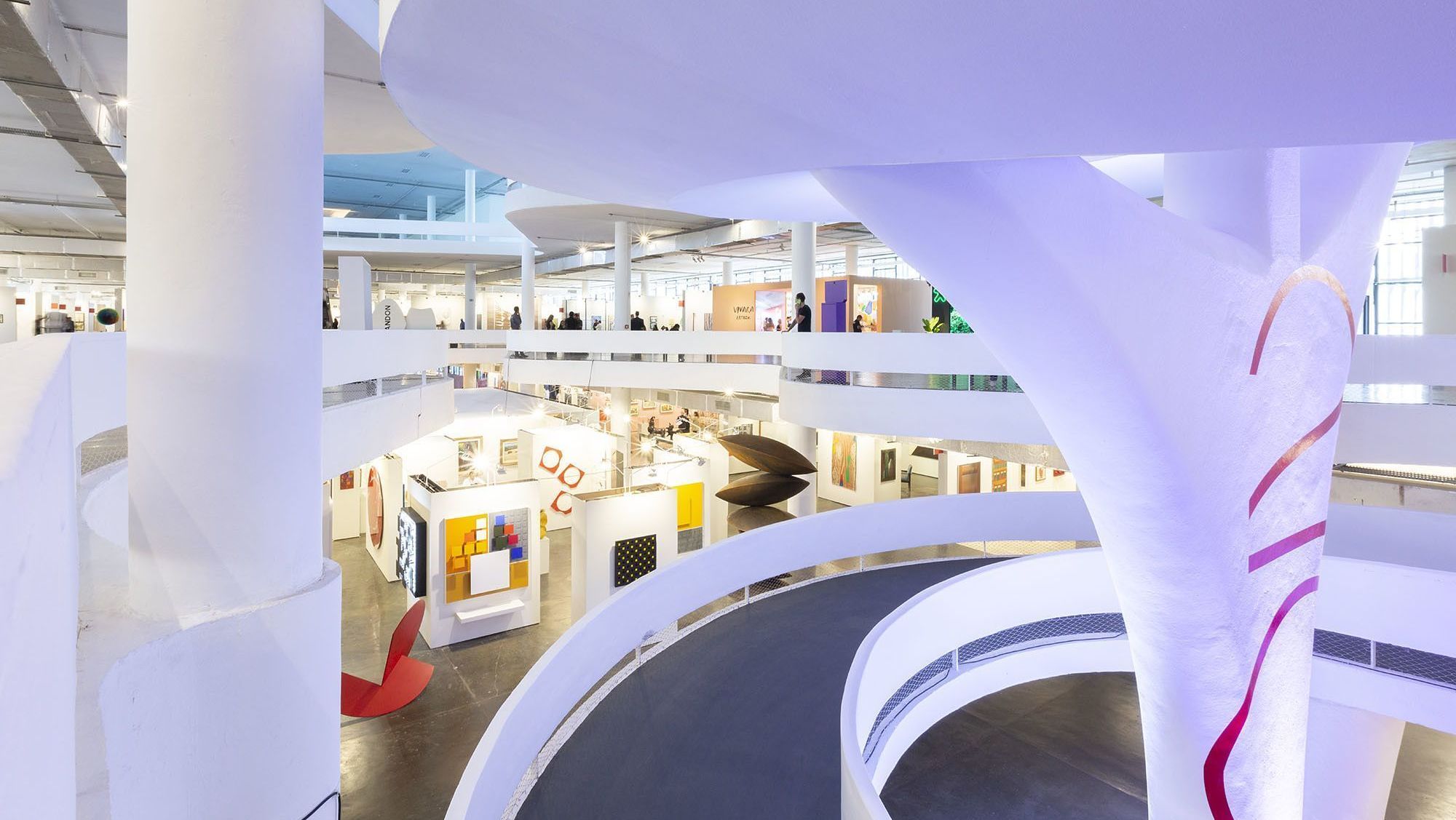 Feira SP-Arte acontece no Pavilhão da Bienal, no Parque Ibirapuera, em SP