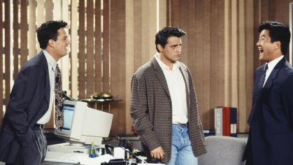 Matthew Perry, Matt LeBlanc e Steve Park em um episódio da segunda temporada de "Friends"