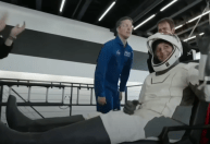 De volta à Terra, astronautas se despedem de rostos inchados e visão turva
