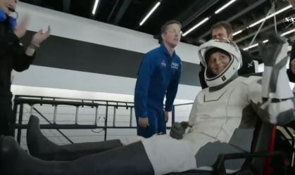 De volta à Terra, astronautas se despedem de rostos inchados e visão turva