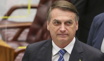 MPF arquiva caso contra Bolsonaro por importunação de baleia jubarte em SP