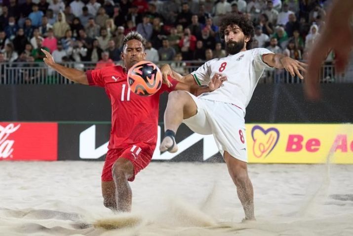 Teaonui Tehau em ação pela seleção do Taiti de beach soccer • Divulgação/Fifa