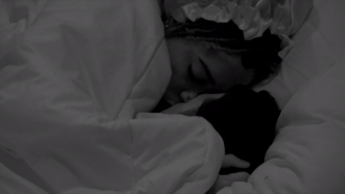 Thamris e João Gabriel foram para baixo do edredom após a Festa do Líder de quarta-feira (5)