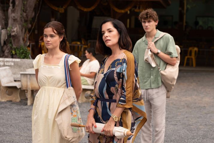 Sarah Catherine Hook, Parker Posey, Sam Nivola em “The White Lotus”, terceira temporada • Fabio Lovino/HBO via CNN Newsource