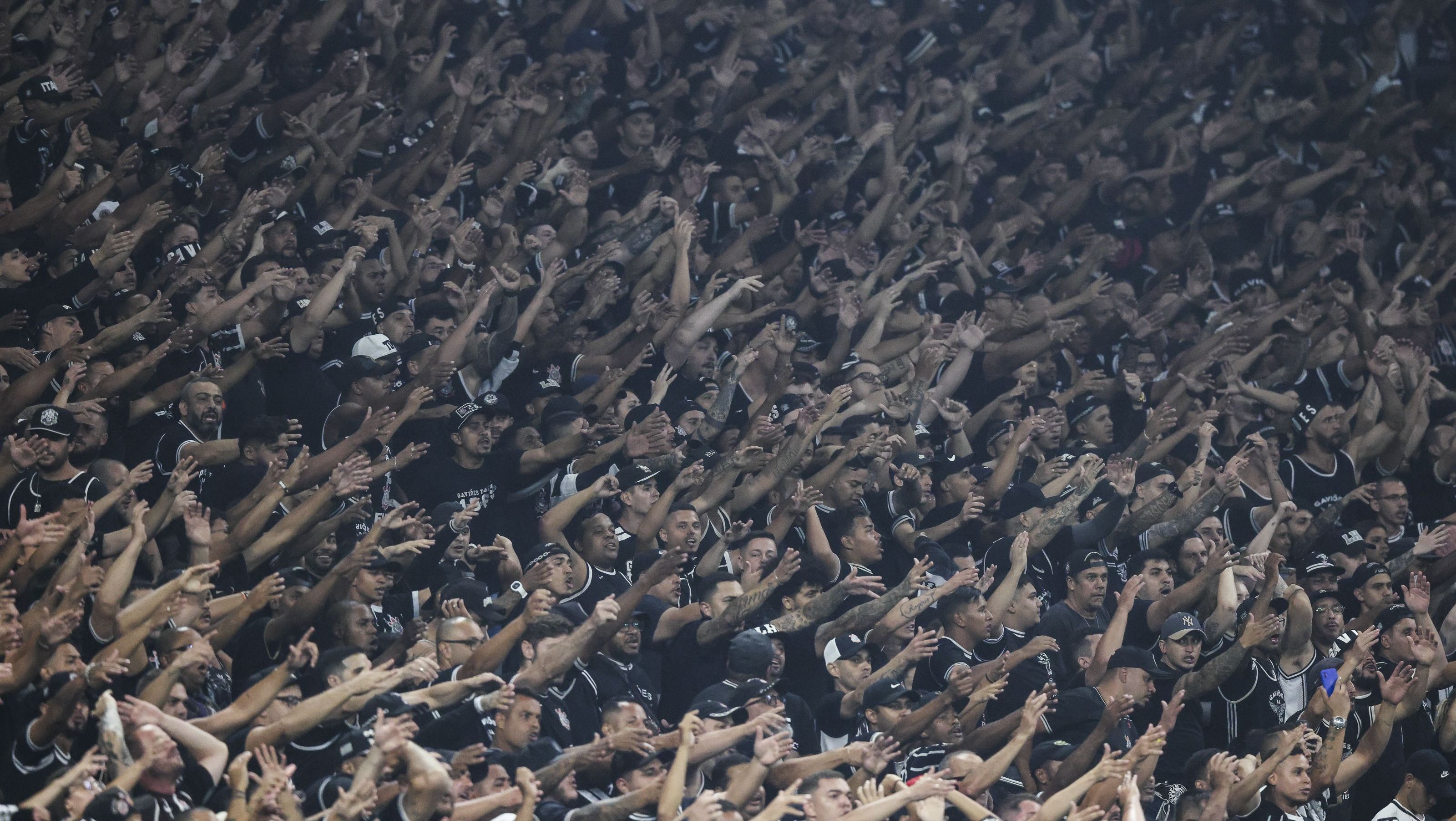 Torcida do Corinthians na eliminação da Libertadores 2025