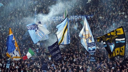 Torcida da Lazio em jogo da Europa League
