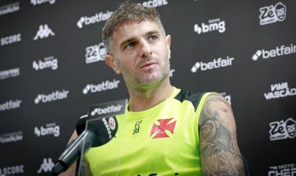 Vegetti, do Vasco, bate boca com repórter em coletiva: “É mentira”; veja