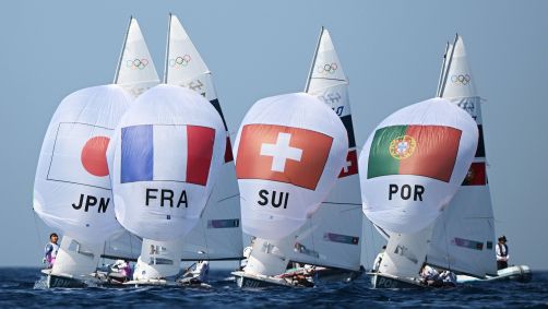Prova da classe 470 da vela durante a Olimpíada de Paris