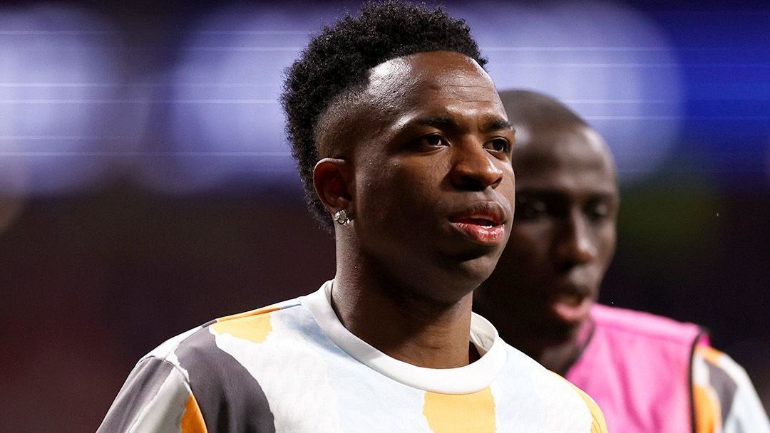 Vini Jr no aquecimento antes do clássico entre Atlético e Real