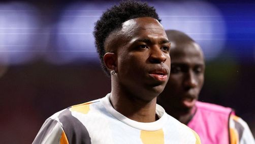 Vini Jr no aquecimento antes do clássico entre Atlético e Real