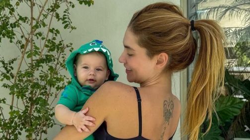 Ela disse que o menino não pode viajar de avião por ter ficado, há cerca de um mês, quatro dias internado com diagnóstico de bronquiolite