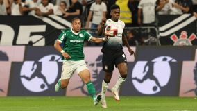 Félix Torres fez pênalti em Vitor Roque na final do Paulistão