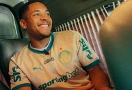 Vitor Roque revela conversa com Endrick e explica homenagem ao pai