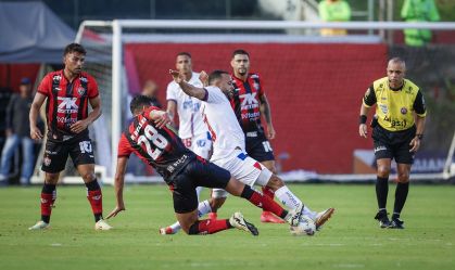 Bahia segura pressão, e é campeão baiano contra o Vitória no Barradão