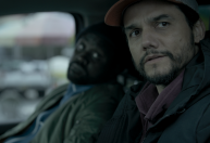 Wagner Moura diz estar "desencanado" com o inglês: "Falo com meu sotaque"