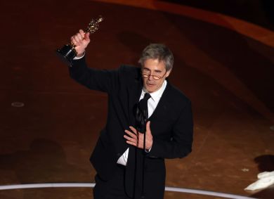 Walter Salles discursa ao aceitar o Oscar de Melhor Filme Internacional