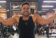 Zezé Di Camargo mostra bíceps em rotina fitness; veja