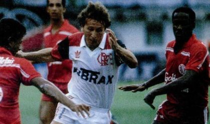 Zico ganha documentário definitivo sobre carreira; veja previsão de estreia