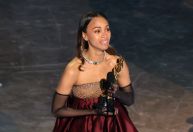 Zoe Saldaña, de "Emilia Pérez", ganha Oscar de Melhor Atriz Coadjuvante