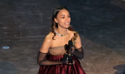 Zoe Saldaña diz que Oscar por "Emilia Perez" é "trans" e usa pronome neutro