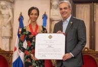 Zöe Saldaña é reconhecida na República Dominicana por carreira no cinema