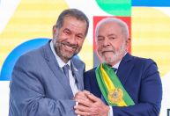 Apesar de desgaste, Lula banca Carlos Lupi após denúncias de fraude no INSS