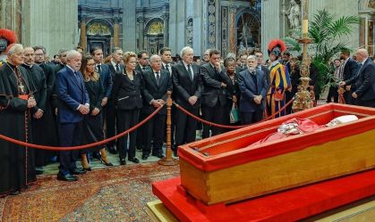 Presidente Luiz Inácio Lula da Silva e demais autoridades comparecem ao velório do papa Francisco na Basílica de São Pedro, no Vaticano
