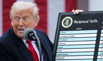Donald Trump celebra início turbulento de governo