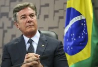 Collor está "sereno" e aguarda decisão sobre transferência em sala da PF
