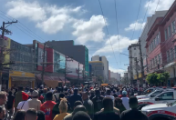 PM usa bomba de gás lacrimogêneo em protesto por morte de senegalês no Brás
