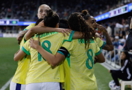 Com gol nos acréscimos, Brasil feminino volta a vencer os EUA após dez anos