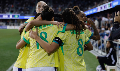 Com gol nos acréscimos, Brasil feminino volta a vencer os EUA após dez anos