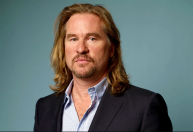 Val Kilmer sofreu por uma década com um câncer de garganta e perdeu a voz