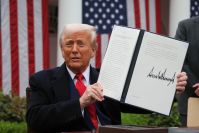 Trump diz que cartas tarifárias para 12 países serão enviadas na segunda