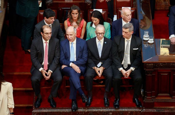 Manuel Garcia-Mansilla (primeiro à esquerda) e os juízes Ricardo Lorenzetti, Carlos Rosenkrantz e Horacio Rosatti • REUTERS/Matias Baglietto 1/3/2025