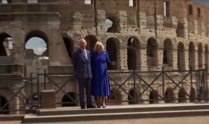 Rei Charles e rainha Camilla visitam o Coliseu em Roma