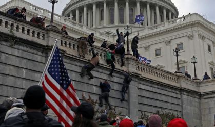 Inteligência investiga possível envolvimento de FBI no ataque ao Capitólio